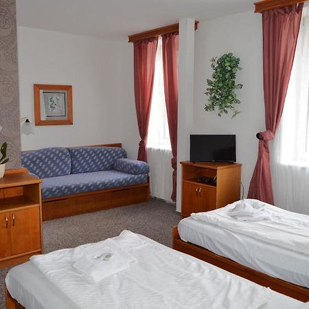 Hotel Peliny Chocen Экстерьер фото